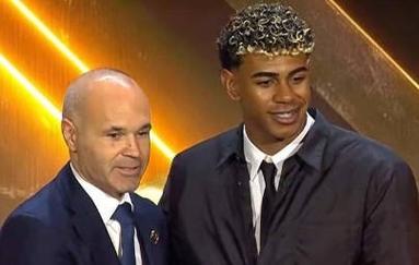 ＂“双杠之王”邹敬园 决赛15.240分震撼全场 全运会实现三连冠